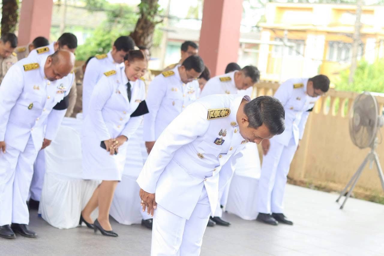 พิธีพิธีลงนามแสดงความไว้อาลัยเบื้องหน้าพระฉายาลักษณ์สมเด็จพระนางเจ้าสิริกิติ์ พระบรมราชินีนาถ พระบรมราชชนนีพันปีหลวง